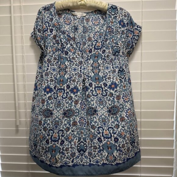Max Studio Tops - Max Studio v-neck cap sleeve blue & white pattern lightweight blouse: Size M